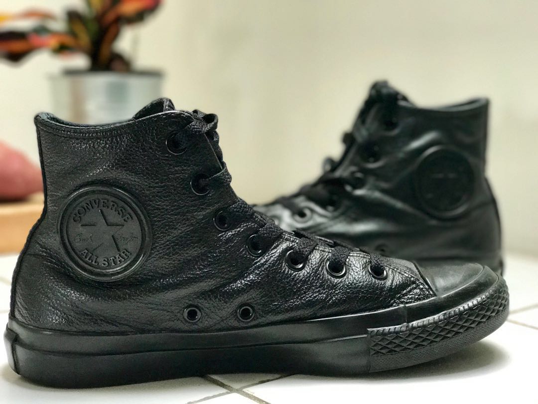 converse triple black