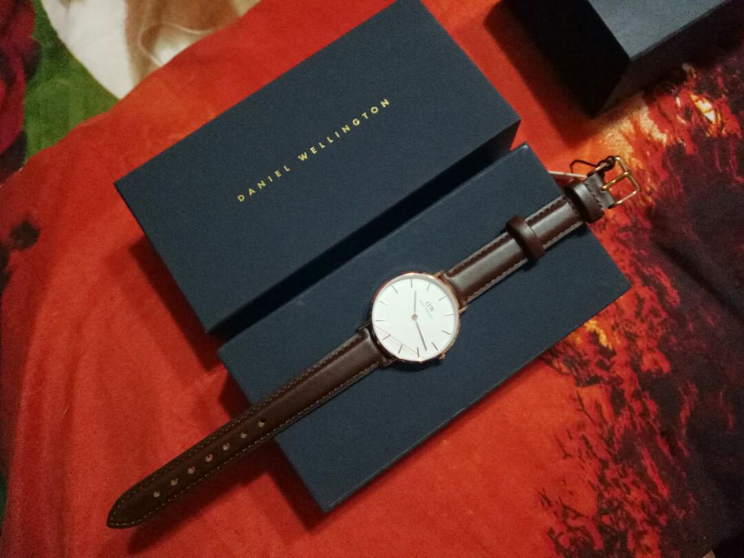 Daniel Wellington Classic Petite Bristol 28mm Mobile Phones Gadgets Wearables Smart Watches on Carousell