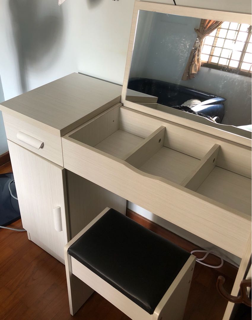 Fold up vanity table 2025