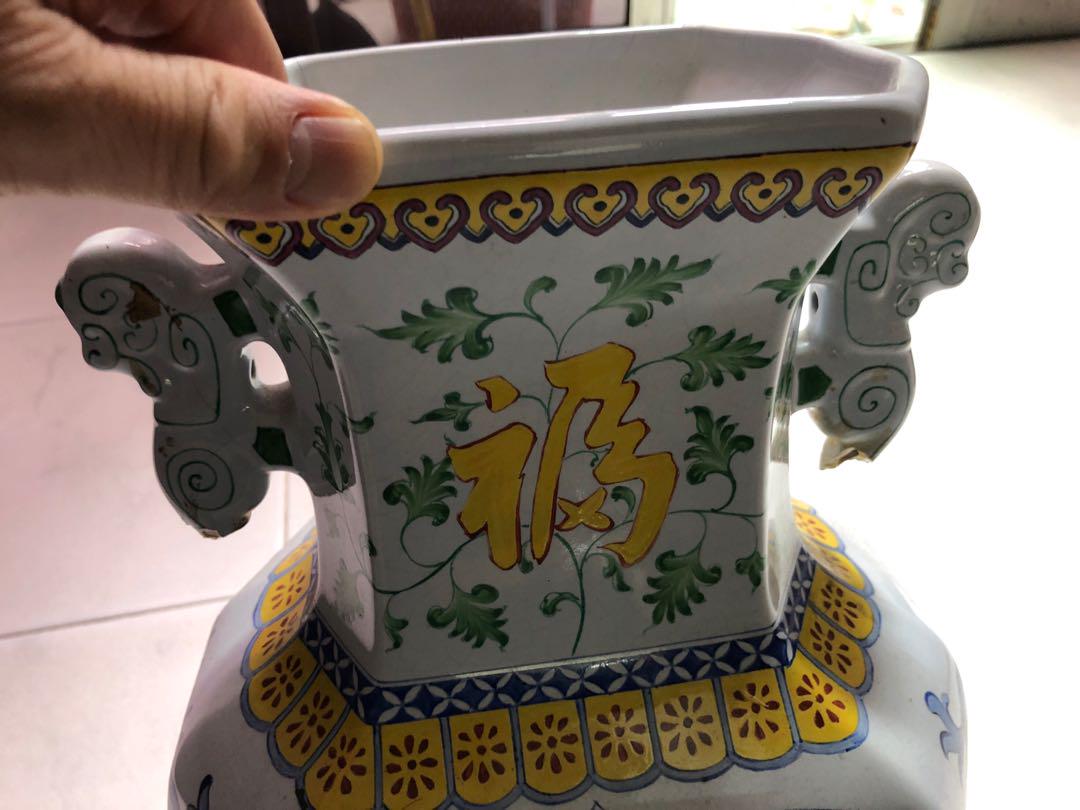 Ming Dynasty (replica) Chinese porcelain flower vase, Furniture & Home