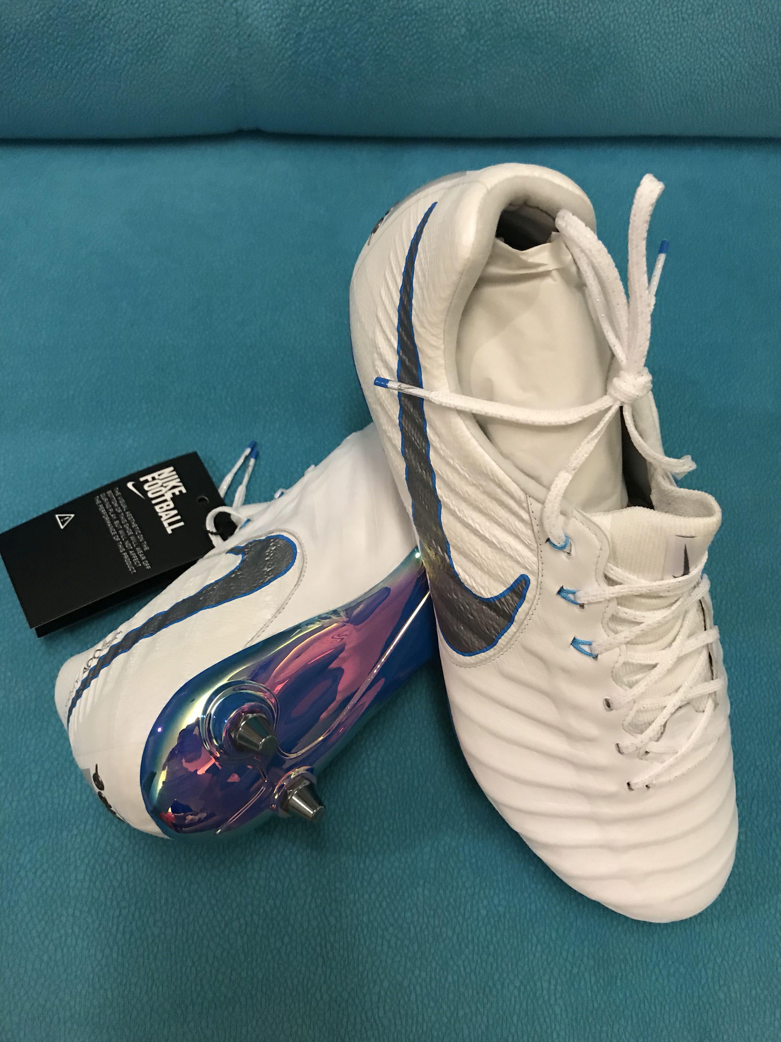 NIKE Football Boots, Women's Fashion, Footwear, Sneakers on Carousell
