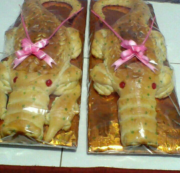 Roti Buaya Makanan Minuman Kue Kue Di Carousell