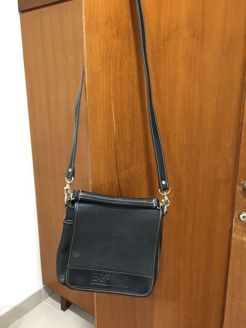 Tas selempang Esprit. Leather