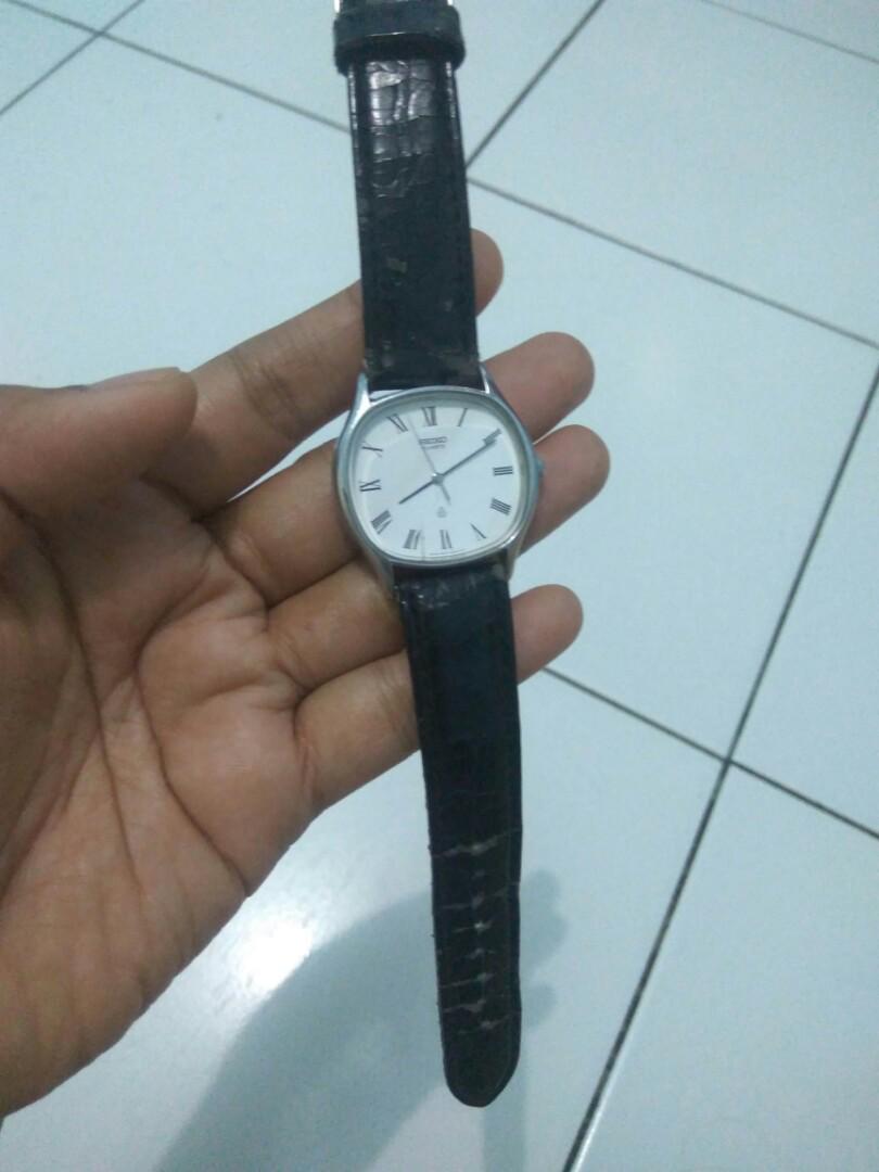 Vintage Mens Seiko Quartz Antique Classic Dress Watch 6431-5040, Fesyen  Pria, Jam Tangan di Carousell