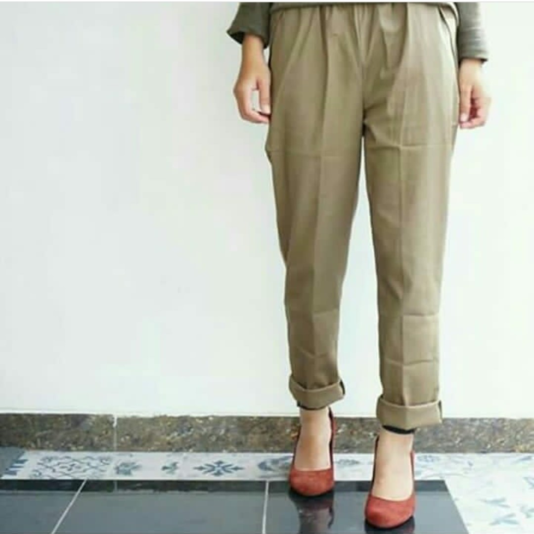 khaki baggy pants
