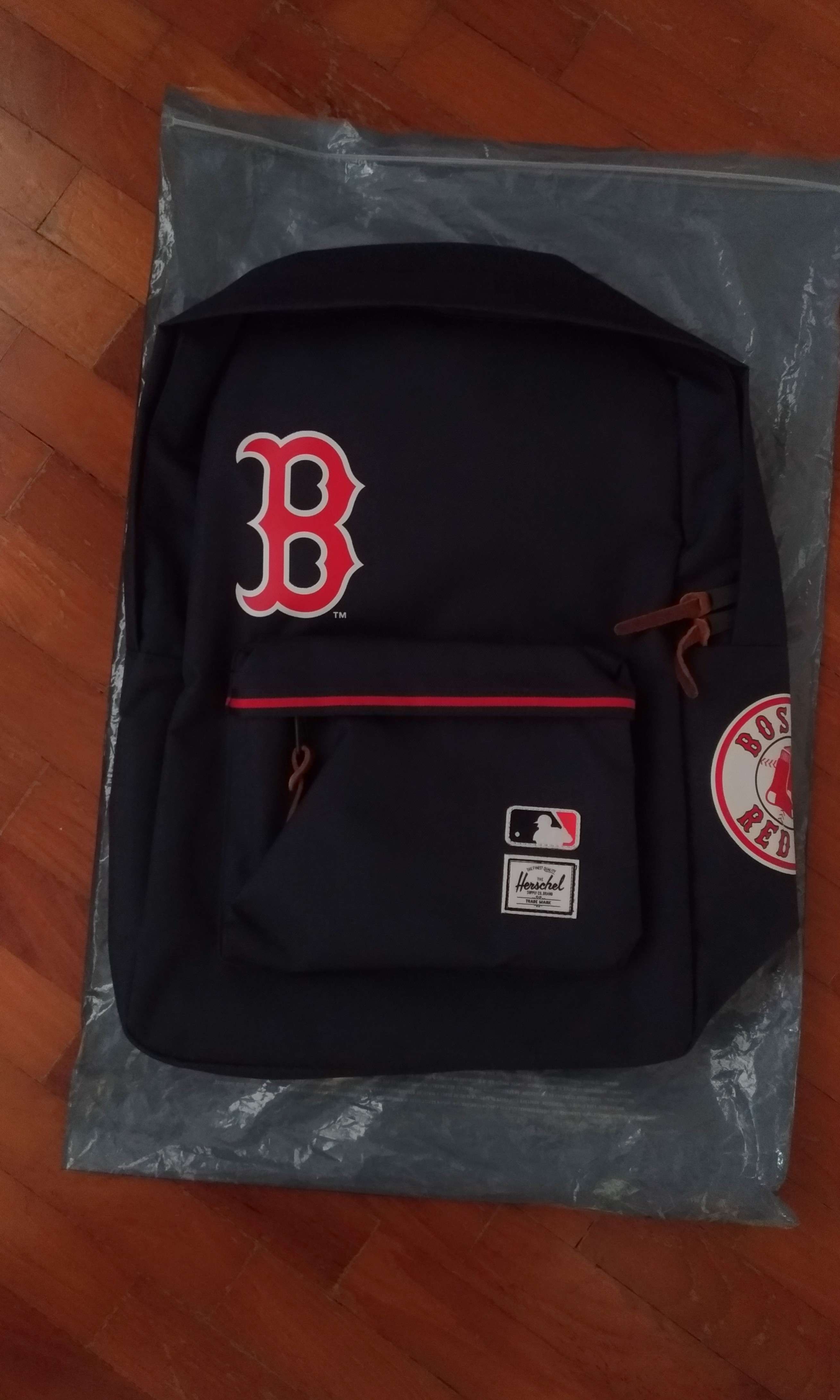 Herschel red hotsell sox backpack
