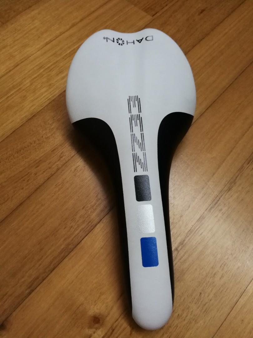 Dahon EEZZ D3 stock saddle Sports Equipment Bicycles Parts