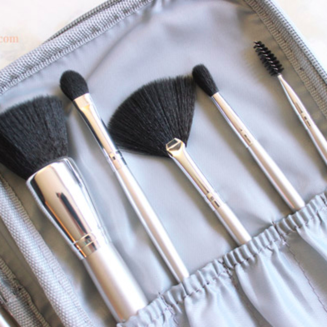 Elf Silver Fan Brush Health Beauty Makeup On Carousell