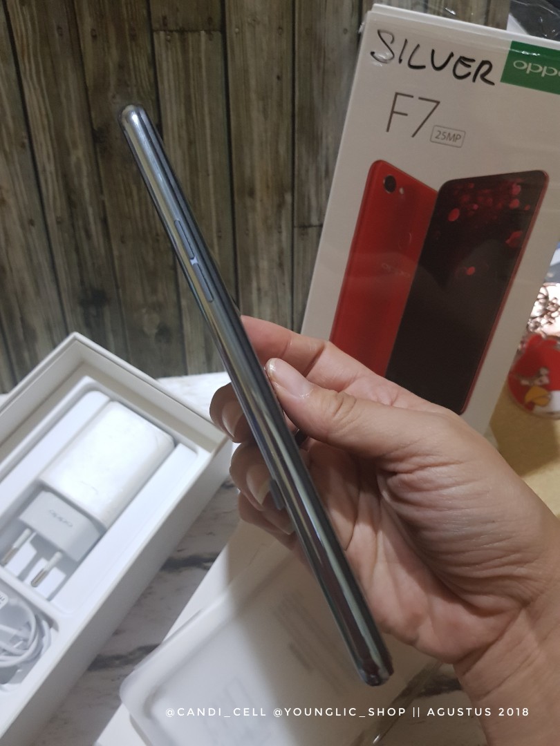 Second Oppo F7 4 64 Elektronik Lainnya Di Carousell