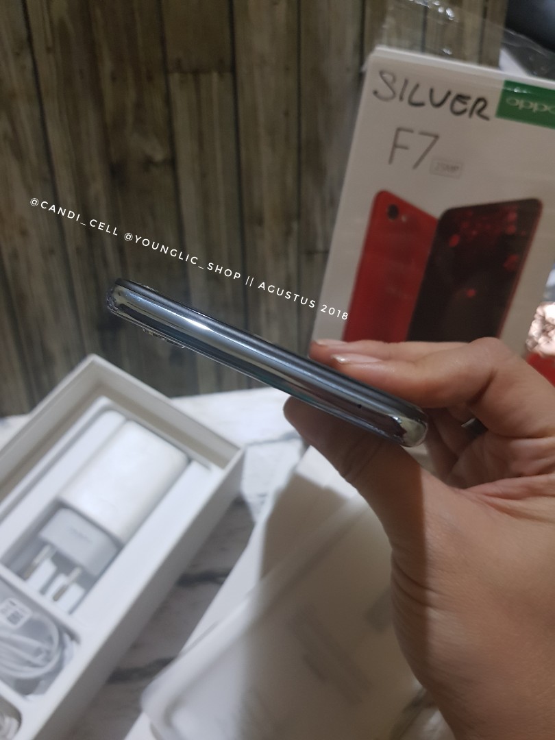 Second Oppo F7 4 64 Elektronik Lainnya Di Carousell
