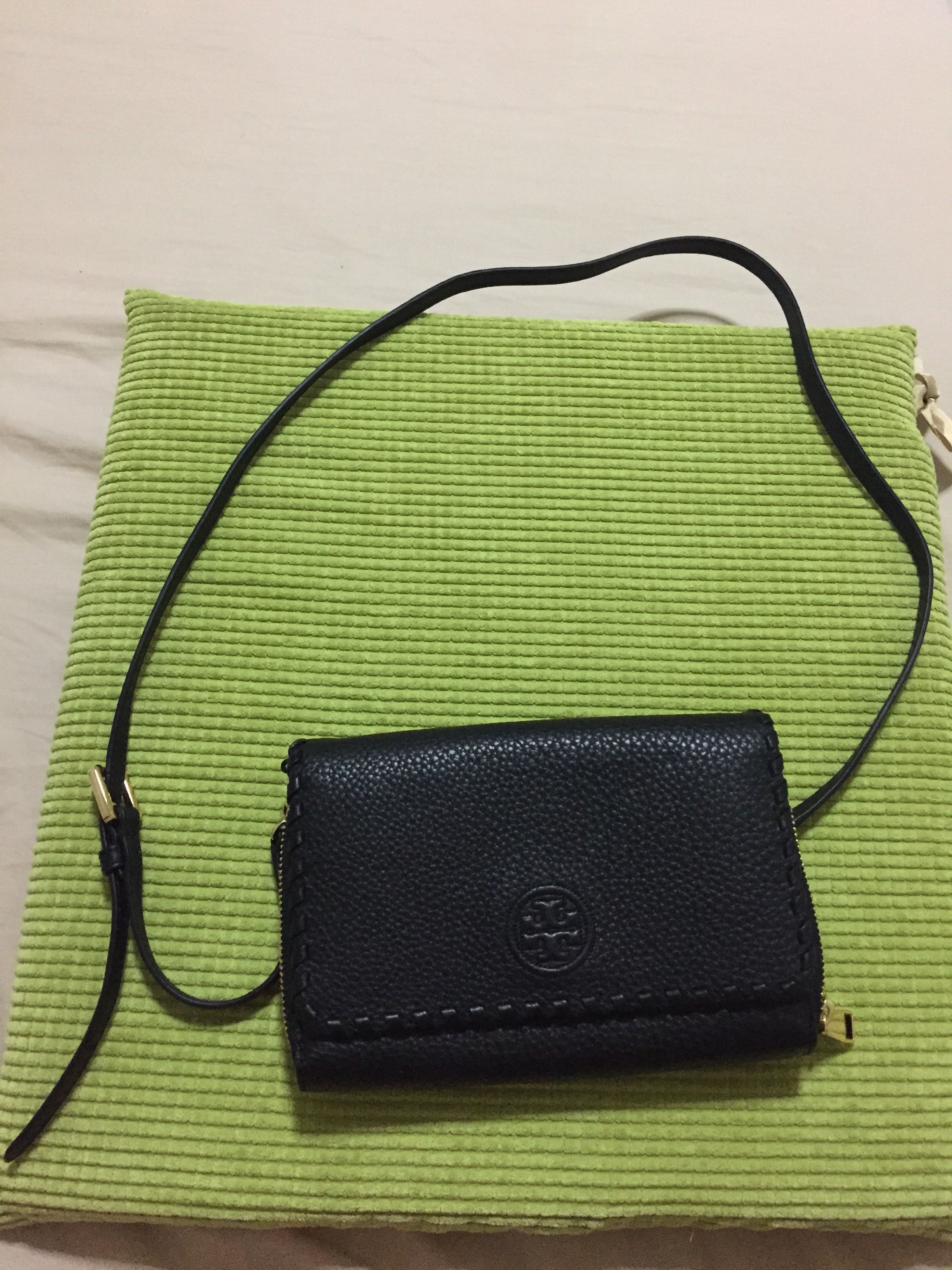 Tory burch black sling bag online