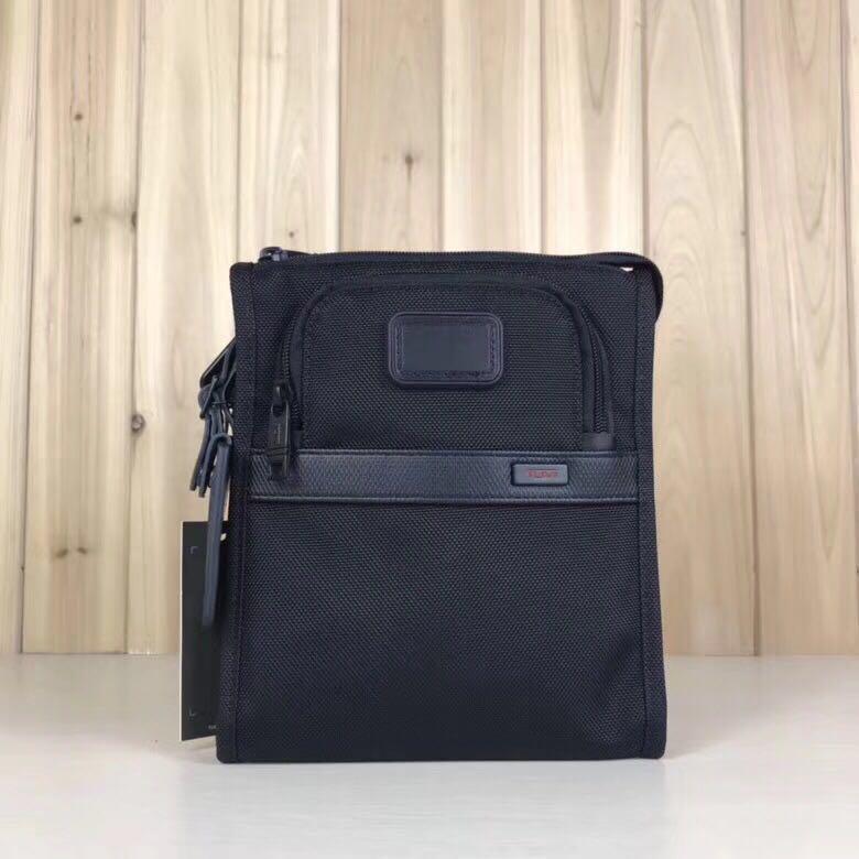 Tumi Sling Bag Men s Fashion Bags Sling Bags on Carousell