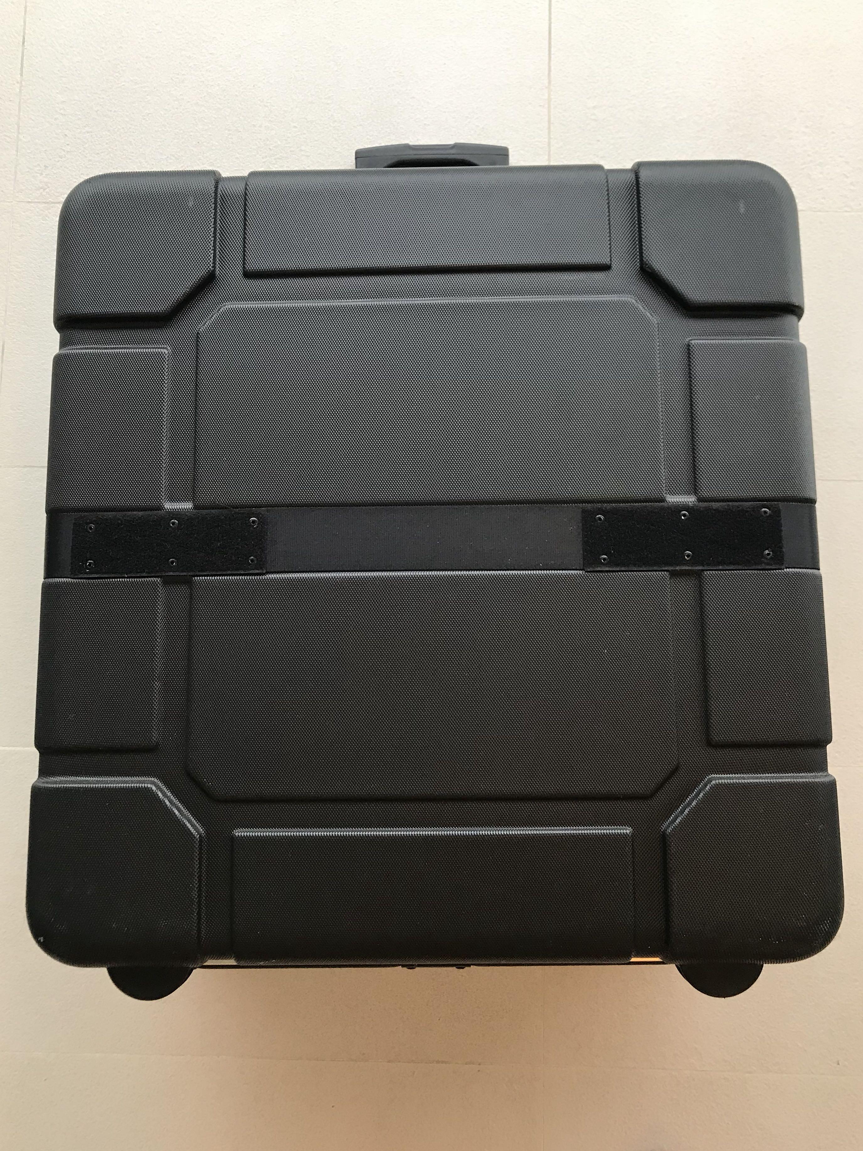 b&w travel case