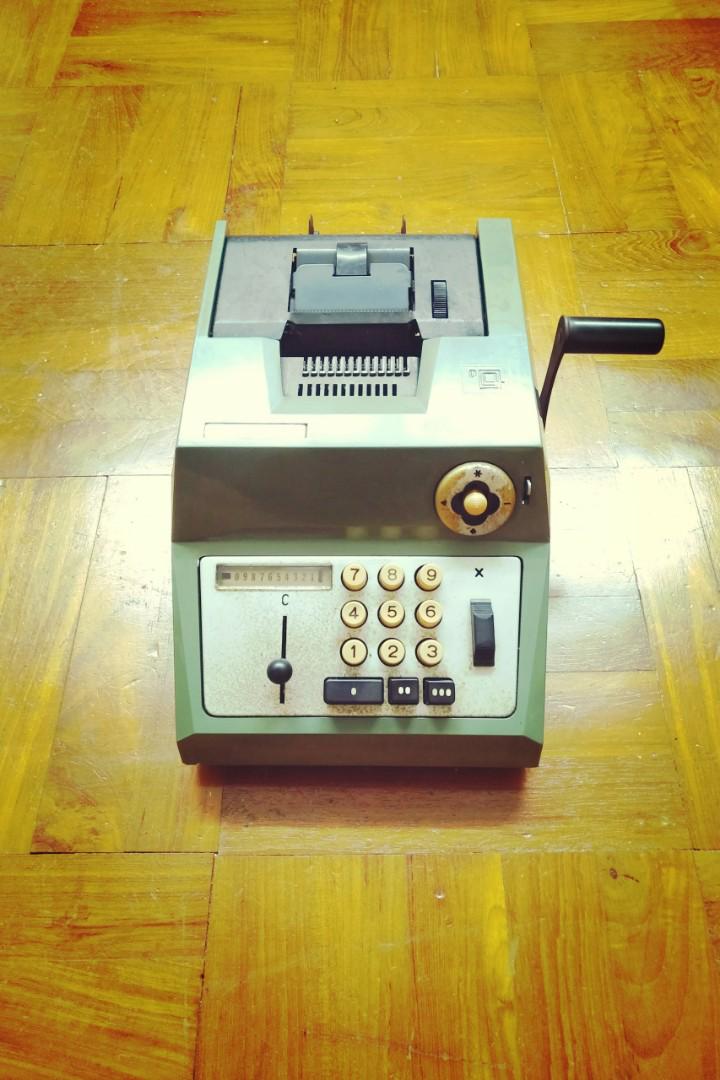 Olivetti 1960s Calculator, Hobbies & Toys, Memorabilia & Collectibles