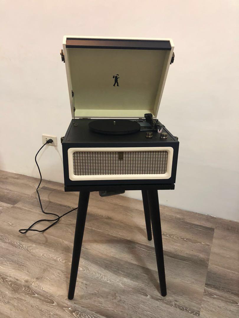 flea market turntable with bookshelf speaker