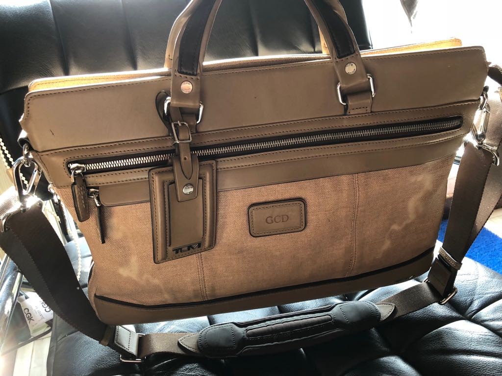 Tumi Office Bag muat laptop 16", Fesyen Pria, Tas & Dompet di Carousell