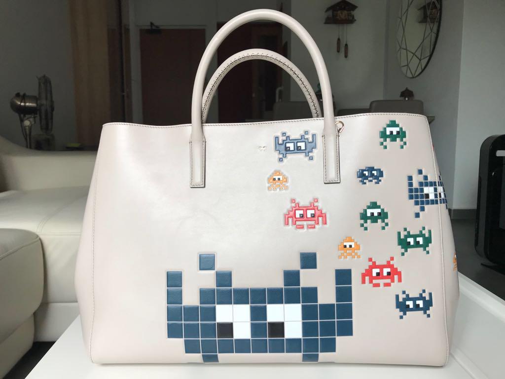 Anya Hindmarch Space Invaders 2025 | ciclica.eu