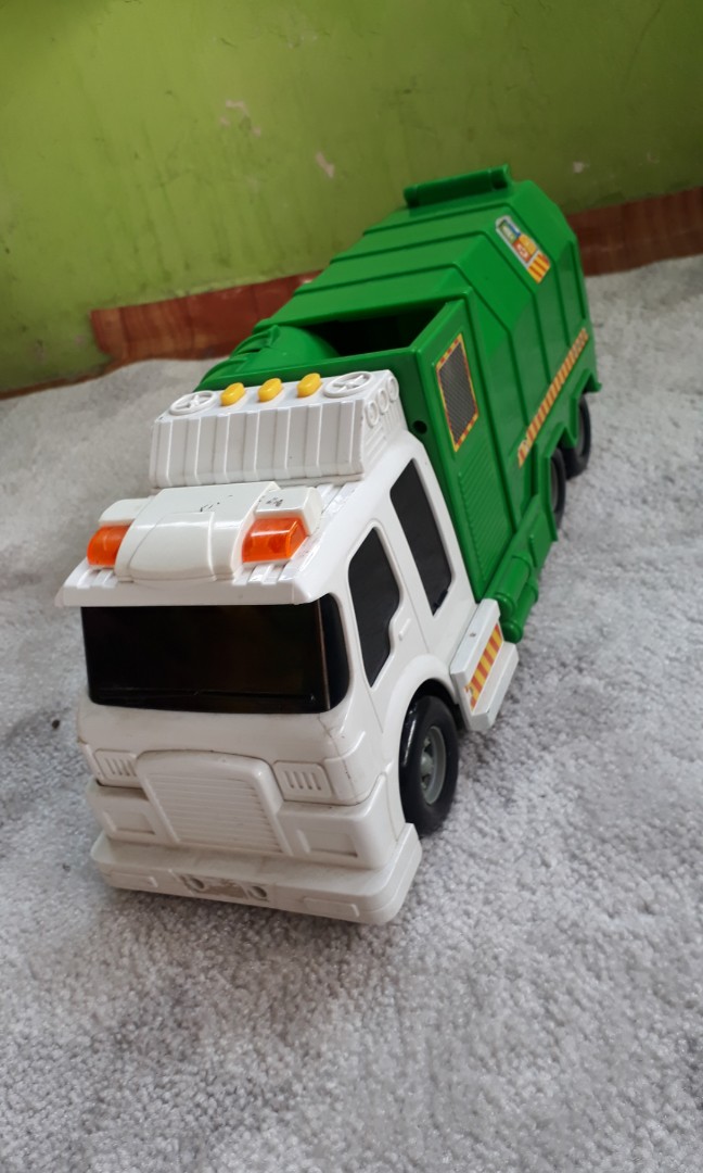 lori sampah in english