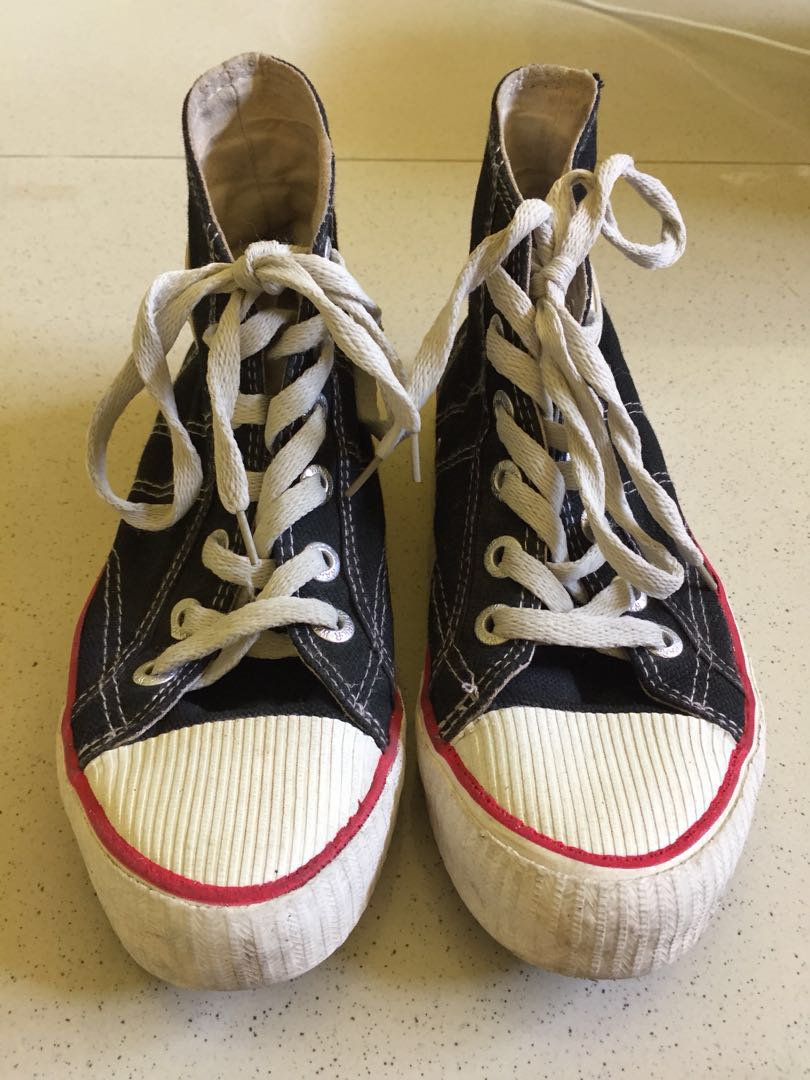 Sepatu Warrior Classic Klasik Hitam Merah Converse Adidas Nike Fesyen Wanita Sepatu Di Carousell