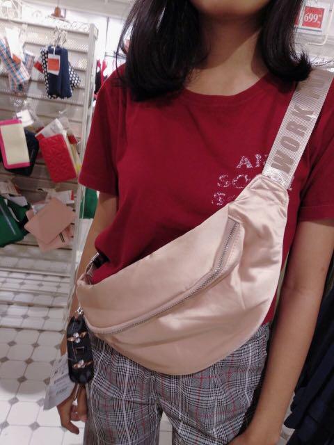 Waist bag stradivarius ori 1000 from store