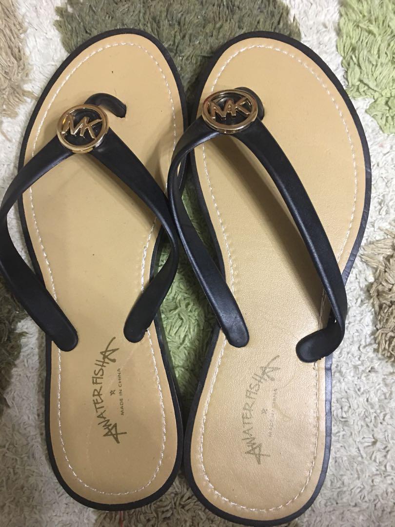 Water fish flip clearance flops