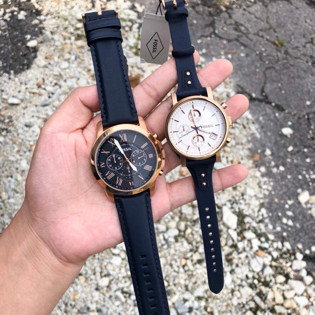 Fossil couple set top