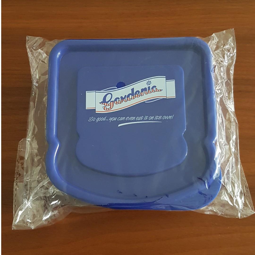Gardenia Bread Sandwich Plastic Box with a Bread Star Cutter, Furniture & Home Living