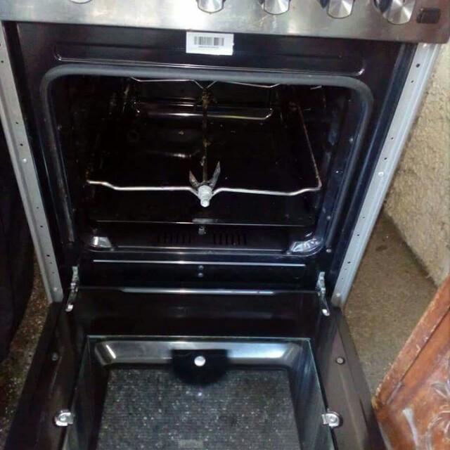 Gas Range with Oven (Category: Cookware & Accessories) located in Caloocan City. Submitted by ksshboutique (Listing ID 183189234, Image 1). Description: All in good condition 1yr used only, barely used 4burner BBQ Grill Automatic Ignition.