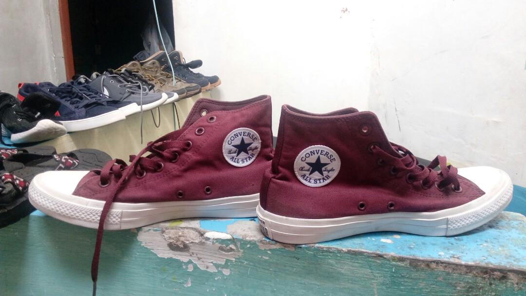 converse warna maroon