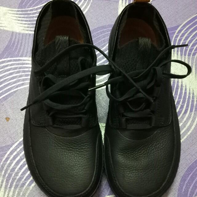 KASUT LV, Men's Fashion, Footwear, Sneakers on Carousell