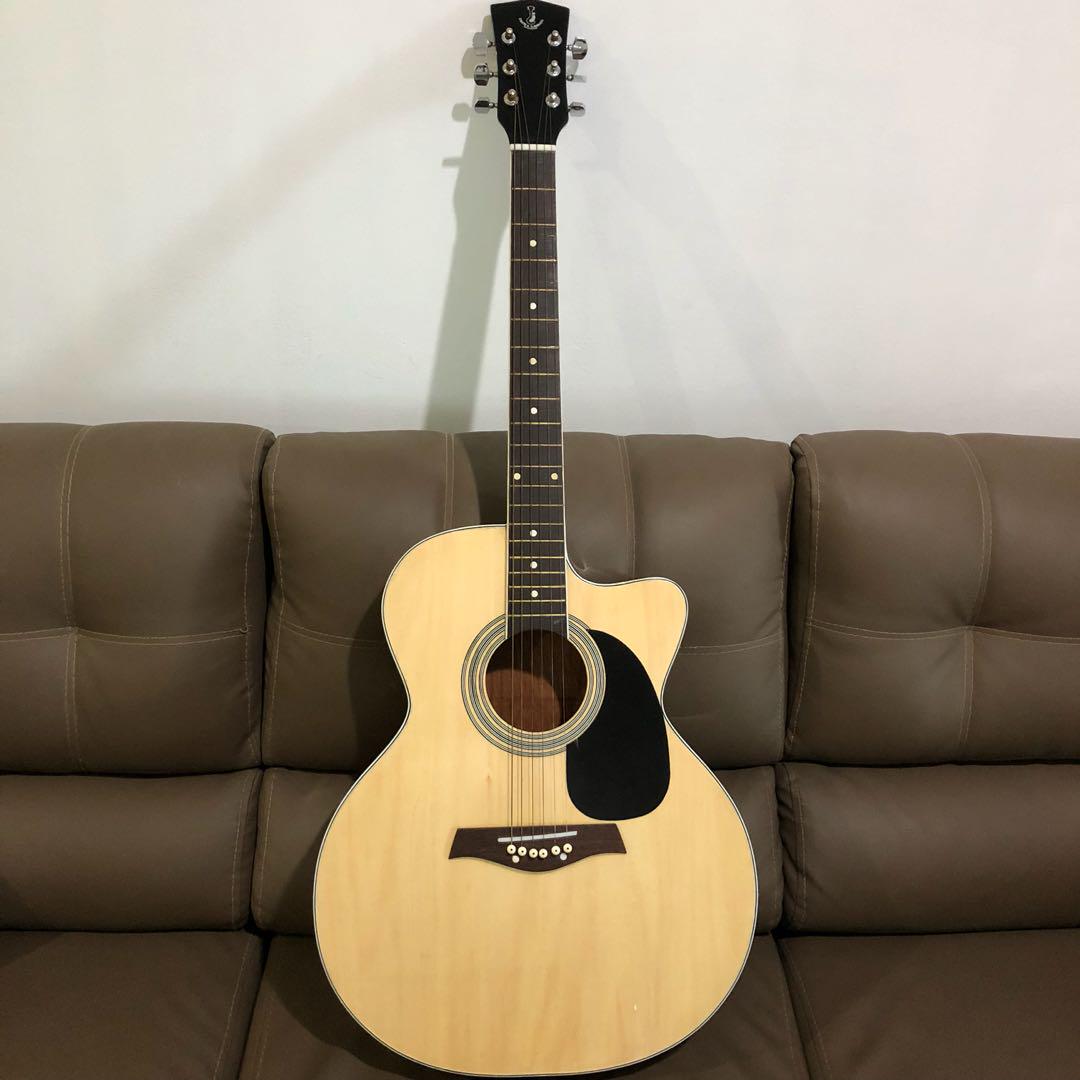 Lumanog Guitar w/ FREE bag, strings