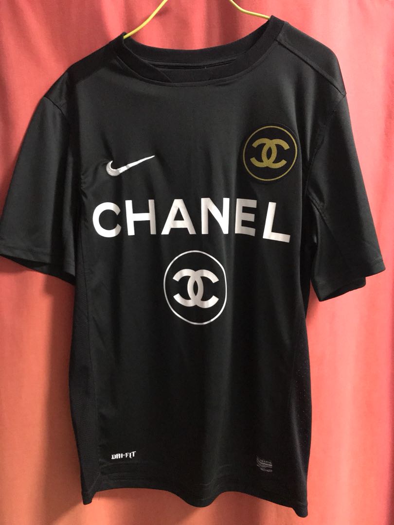 Geelachtig Bitterheid Fondsen Nike X Chanel Jersey, Men's Fashion, Tops & Sets, Tshirts & Polo Shirts on  Carousell