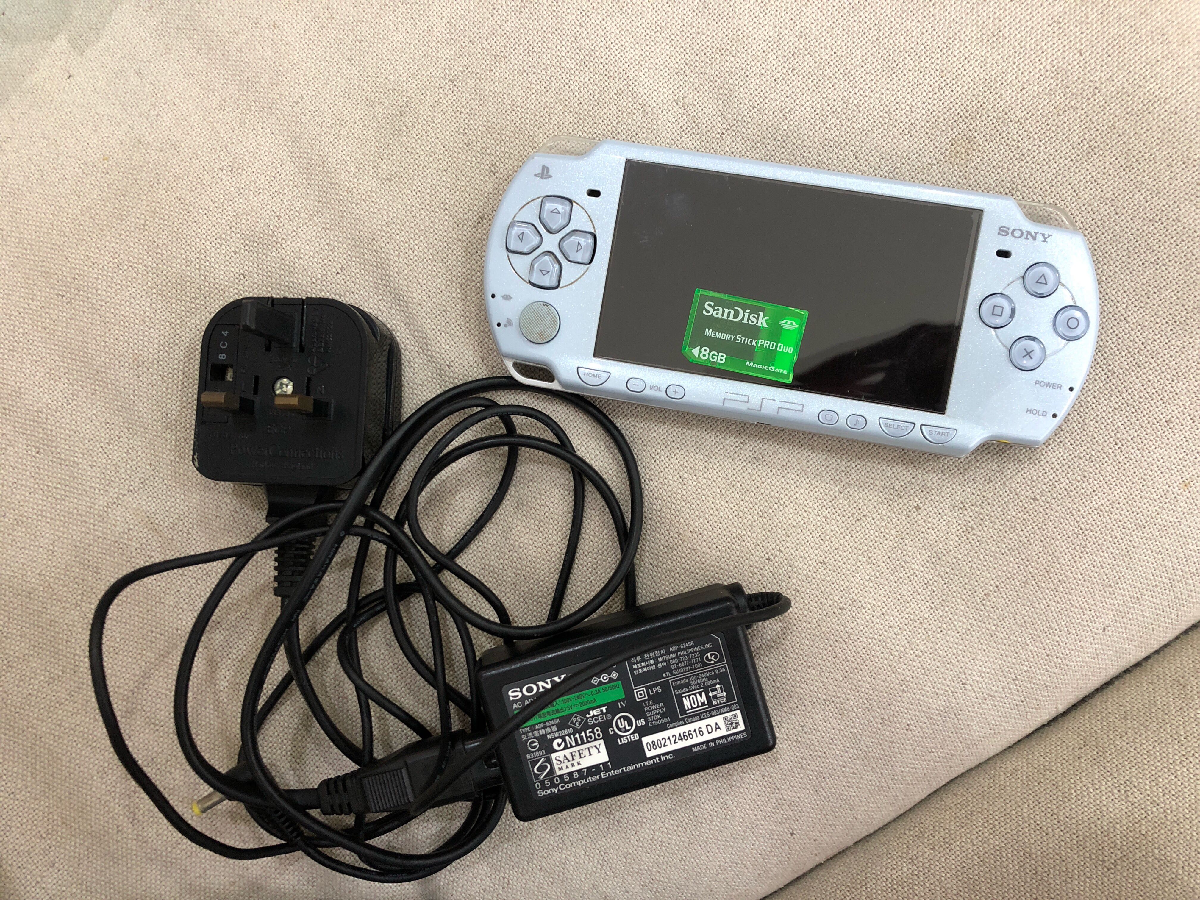 PSP 2000 UMD Playstation Portable 8gb SDCard Included, Video Gaming
