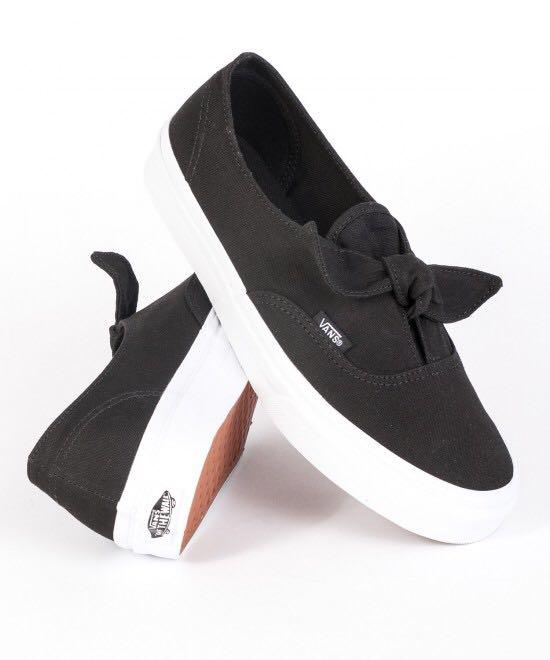 vans canvas authentic black