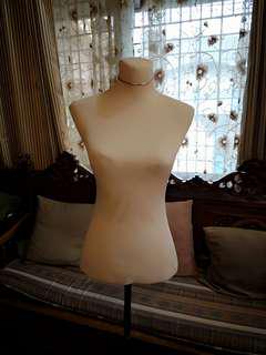 FOR RENT MANNEQUIN TAGUIG-MAKATI