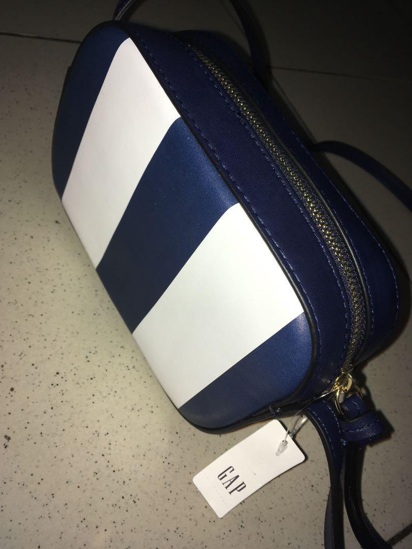 gap sling bag