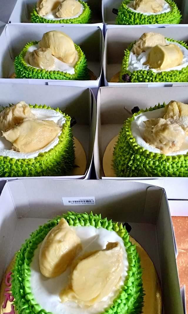 Kek Durian Size 6 Inci Food Drinks Baked Goods On Carousell