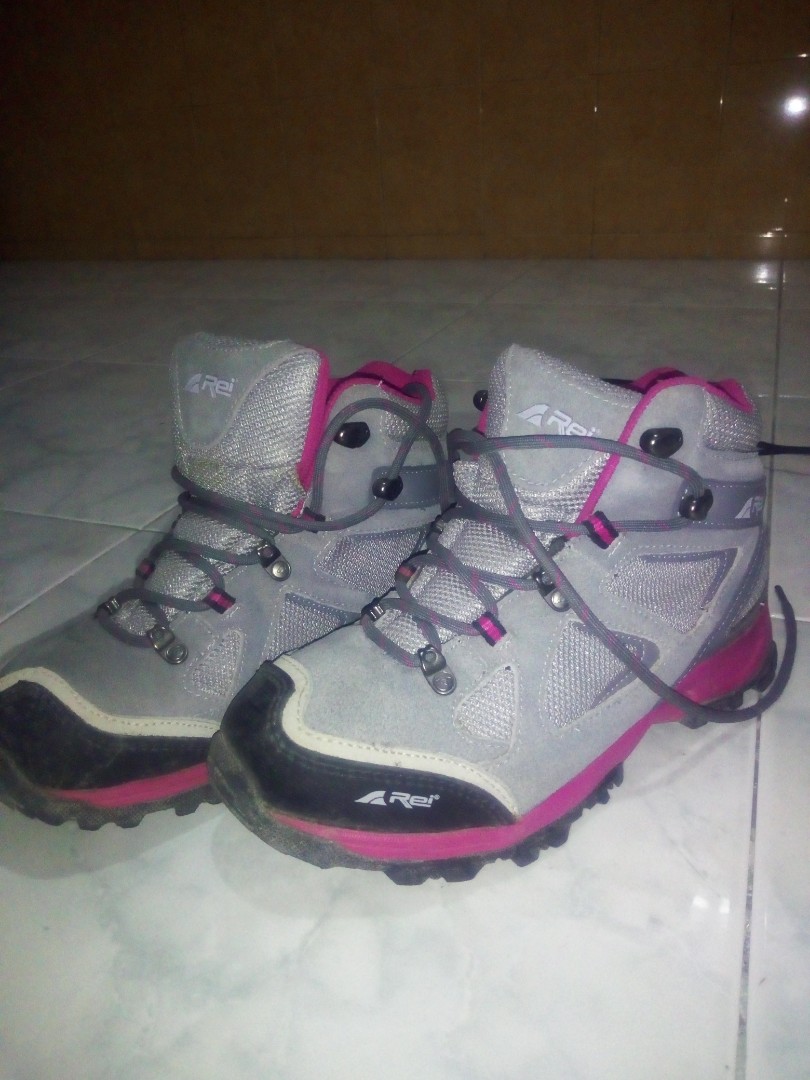 Sepatu Gunung Rei Smithsonia Fesyen Wanita Sepatu Di Carousell