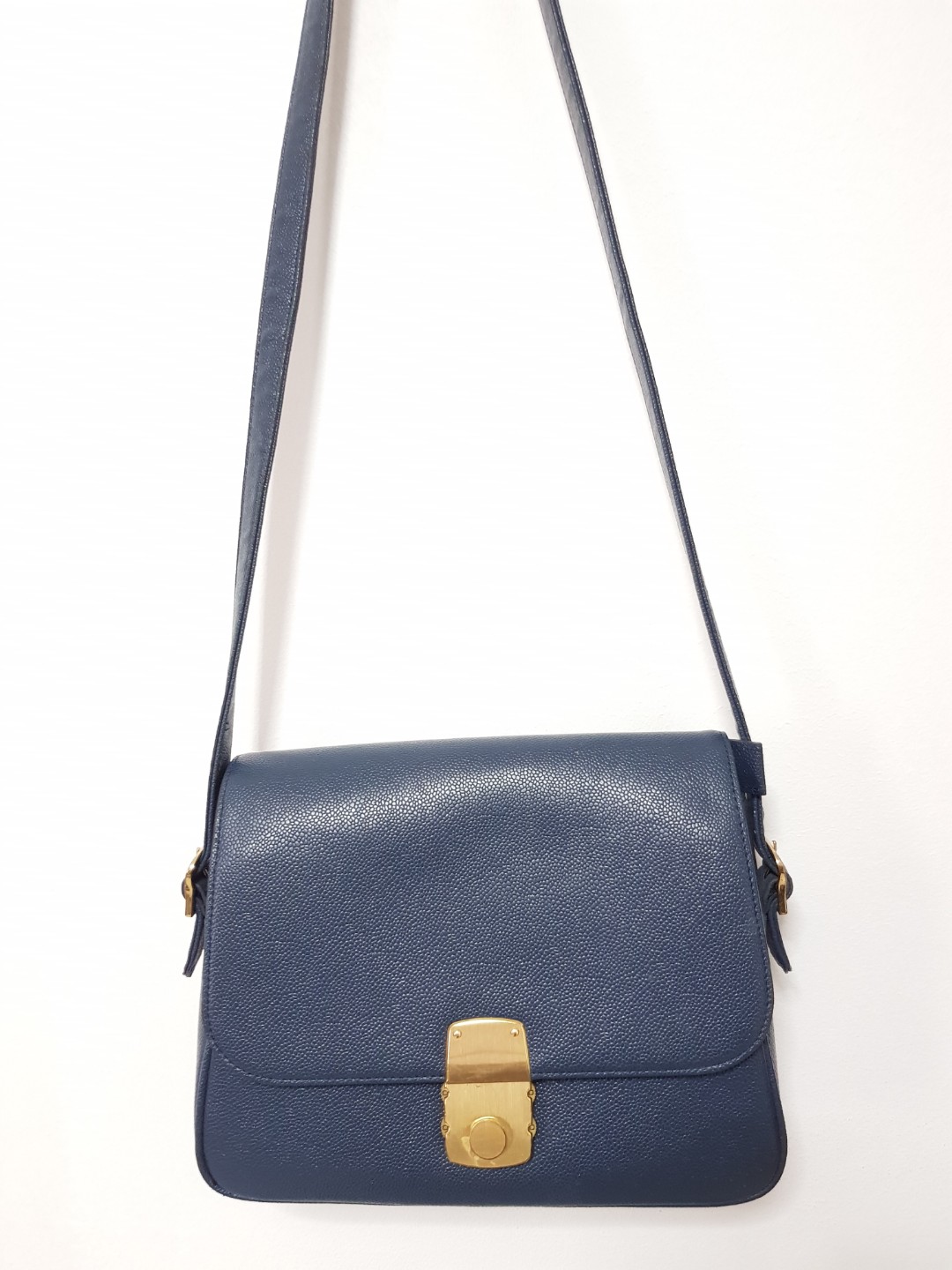 sia stewardess sling bag