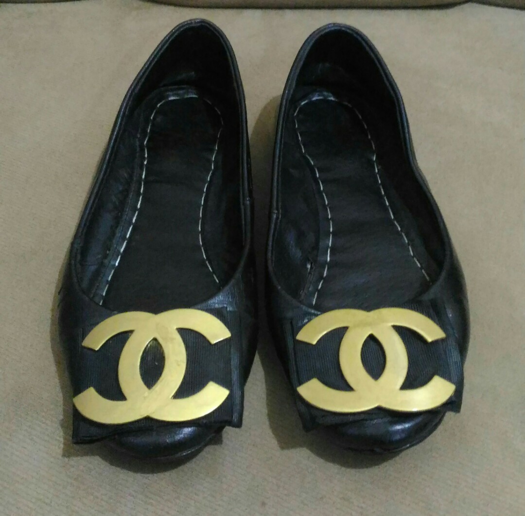 Vintage Chanel Flats, Women's Fashion, Footwear, Flats & Sandals on  Carousell