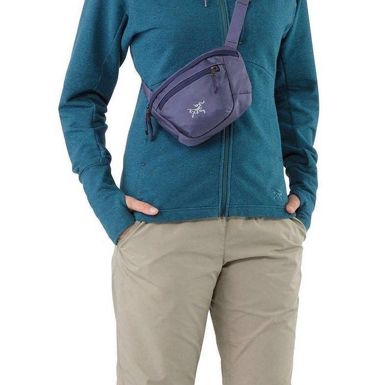 Arc teryx Maka 1 Waistpack Navy 2L Men s Fashion Bags Belt bags Clutches and Pouches on Carousell