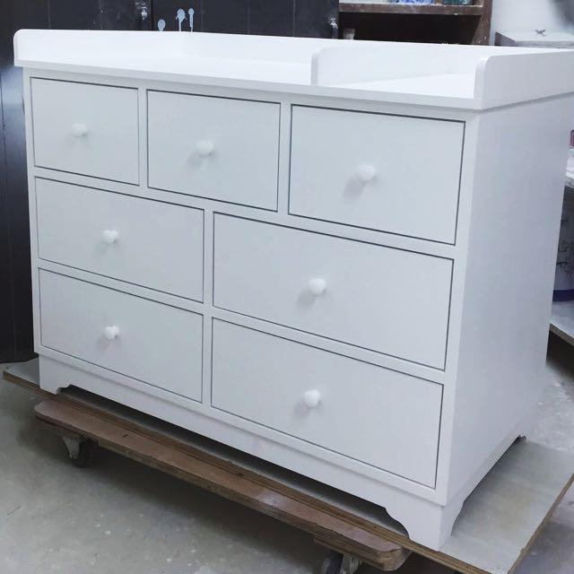 baby changing unit with drawers