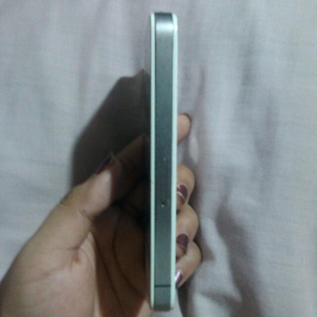 IPHONE 4 (Category: Others) located in Makati City. Submitted by justine__ (Listing ID 183626426, Image 2). Description: REPRICED!!!!! no box but i can give my charger ( not orig) and 2 case issue: sira yung power button and home button. minor scratches lang. the rest wala na check upon meet up please manage your expectation for sure buyer only.