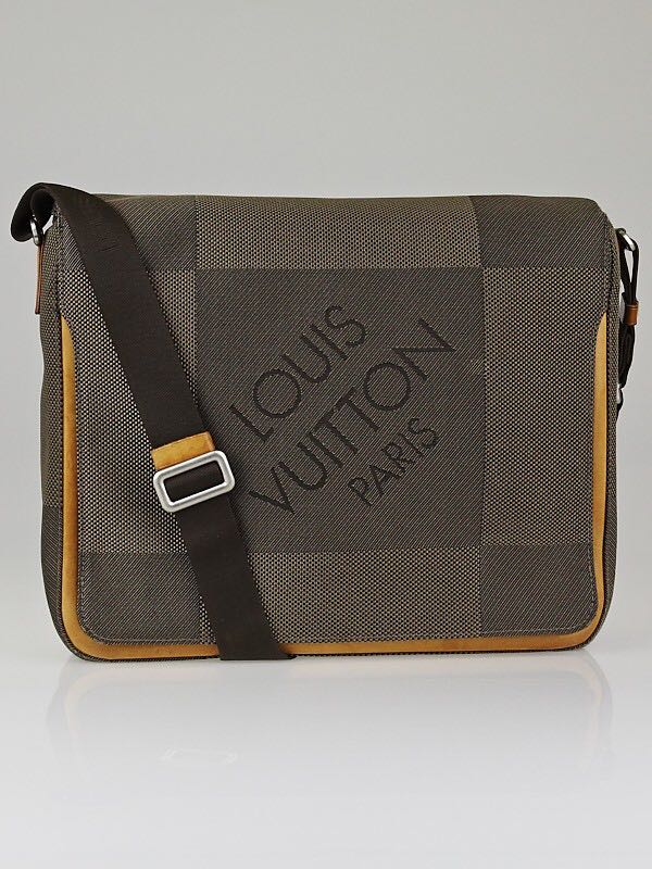 Louis Vuitton Black Terre Damier Geant Canvas Messenger Bag Leather Cloth  ref.357962 - Joli Closet