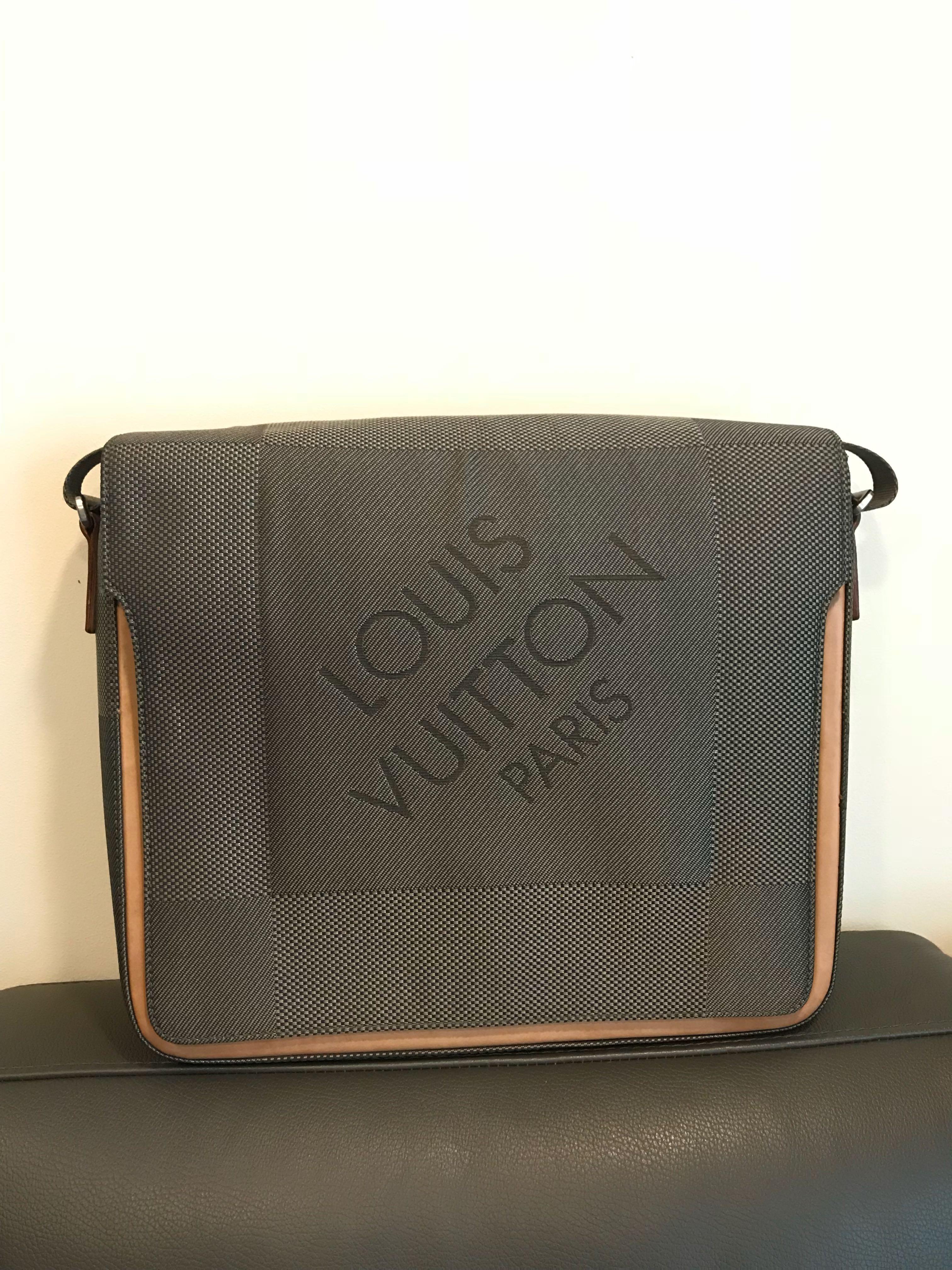 Louis Vuitton Brown Terre Damier Geant Canvas Messenger Bag Leather Cloth  ref.285823 - Joli Closet