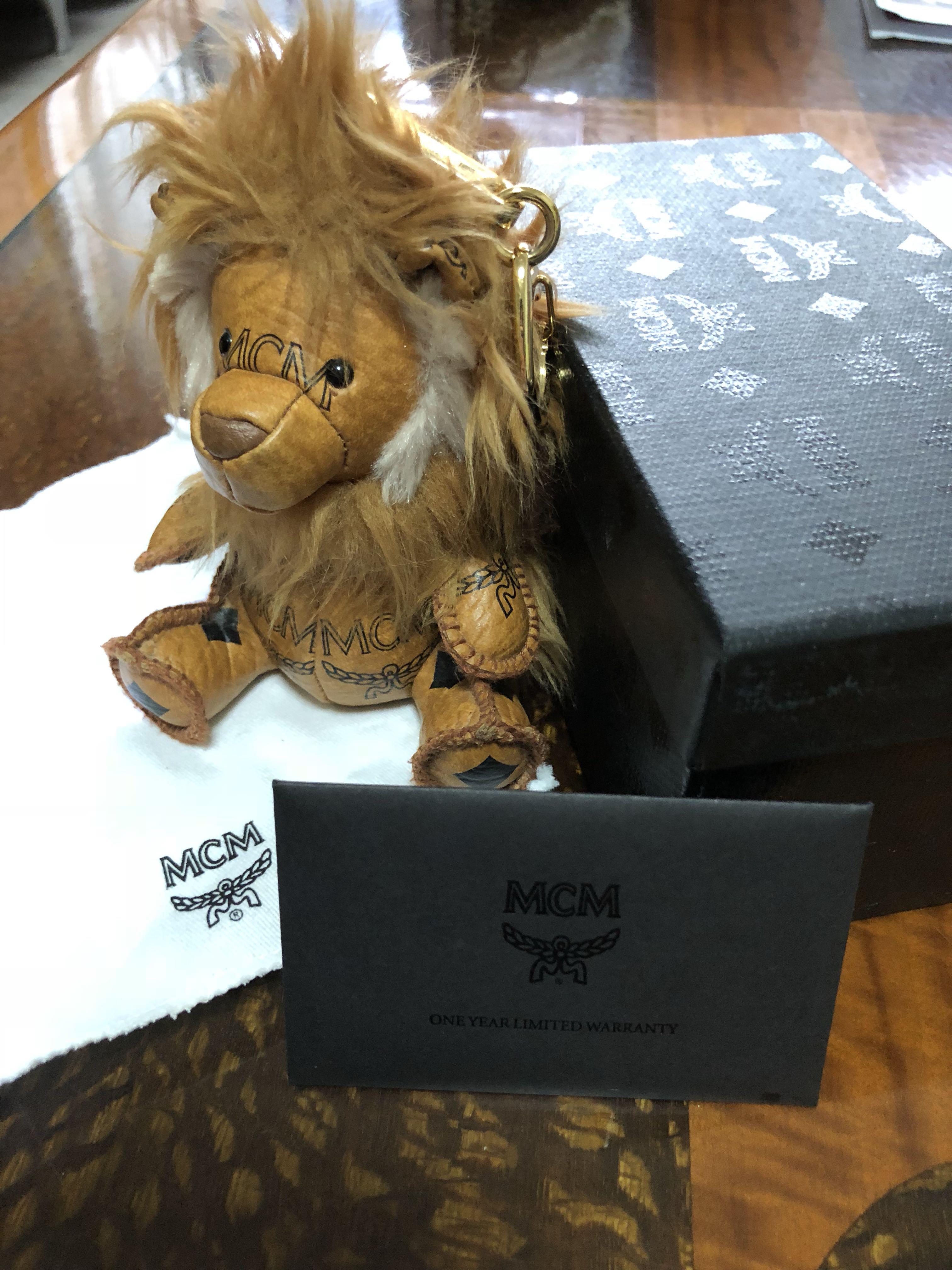 Mcm lion charm online