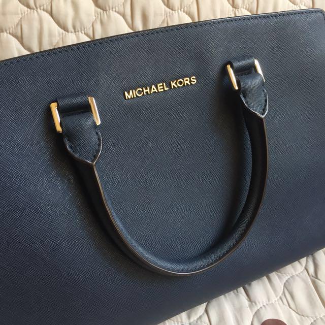 michael kors selma large dimensions