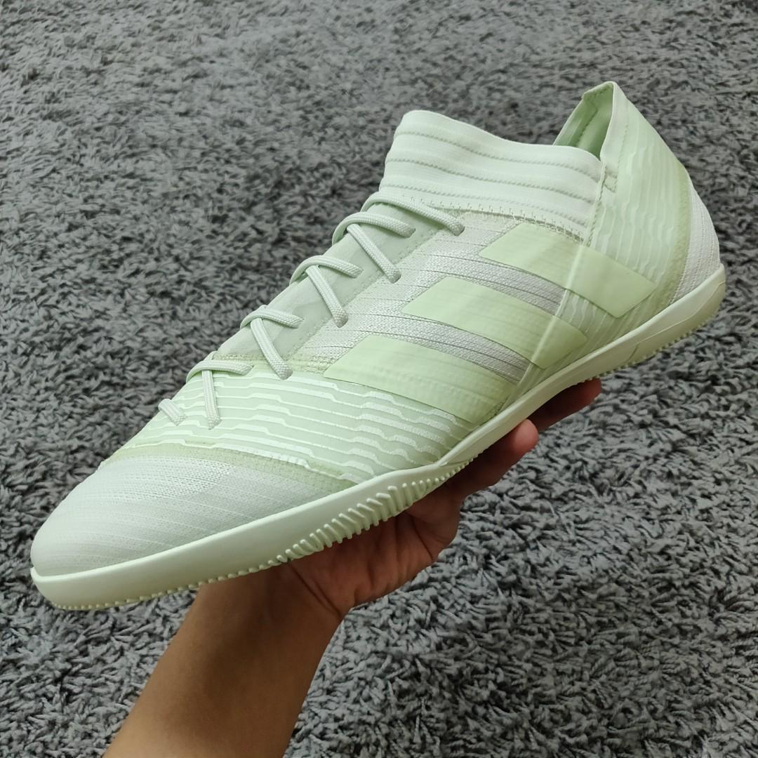 Nemeziz 17.3 indoor store