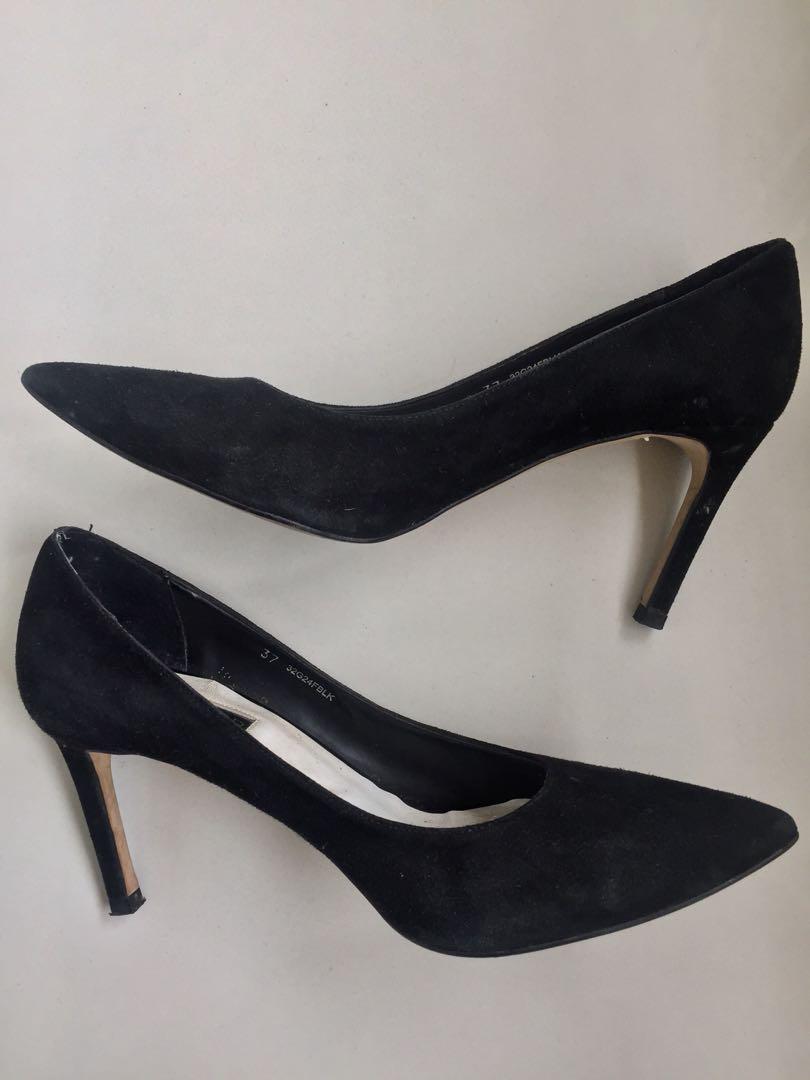 TOPSHOP Pointy Heels (Black) (Category: Heels) located in San Fernando. Submitted by declutterbymica (Listing ID 183571465, Image 1). Description: Topshop Pointy Heels ✨Color: Black ✨Size: US Size 7 ✨Slightly Used .