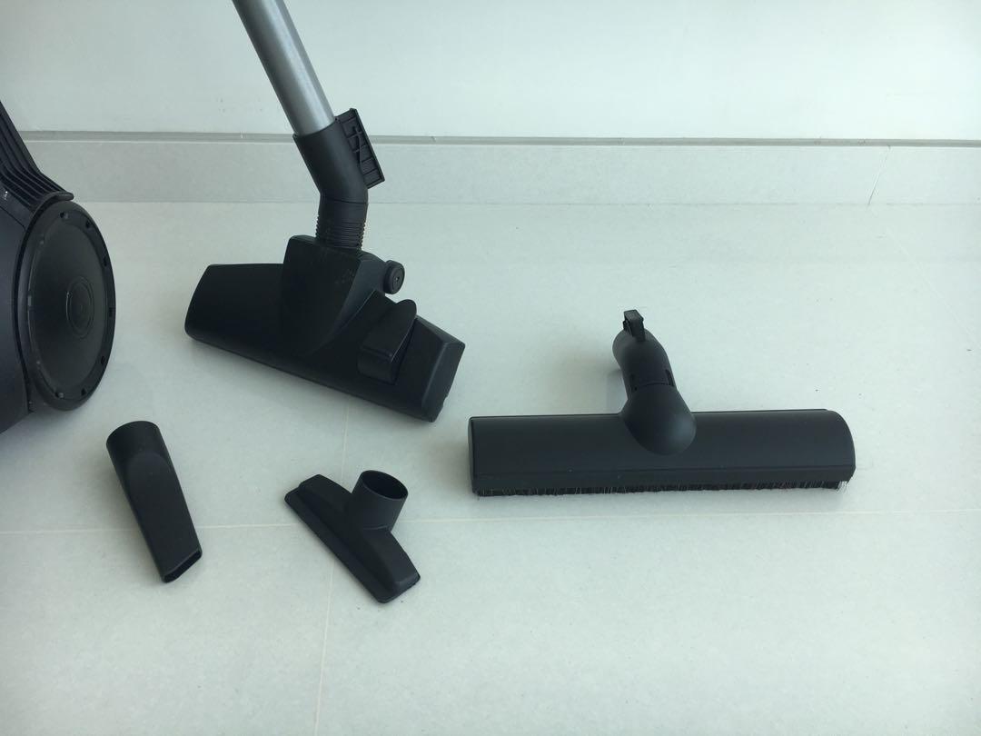 Vacuum Cleaner BOSCH GL20 Bagless, TV & Home Appliances, Vacuum